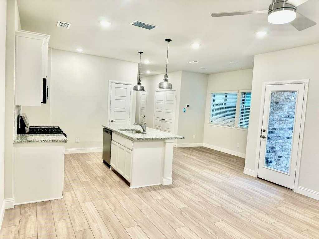 212 Griffith Dr #21 - Photo 3 of 15