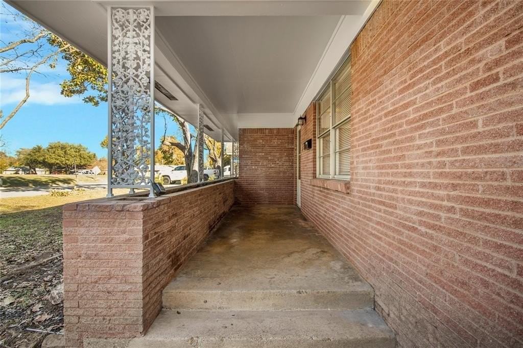 1618 University Drive - Photo 3 of 35