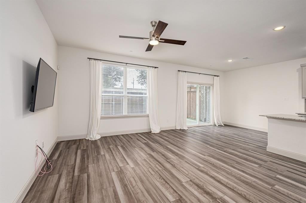 988 Emil Place - Photo 3 of 17