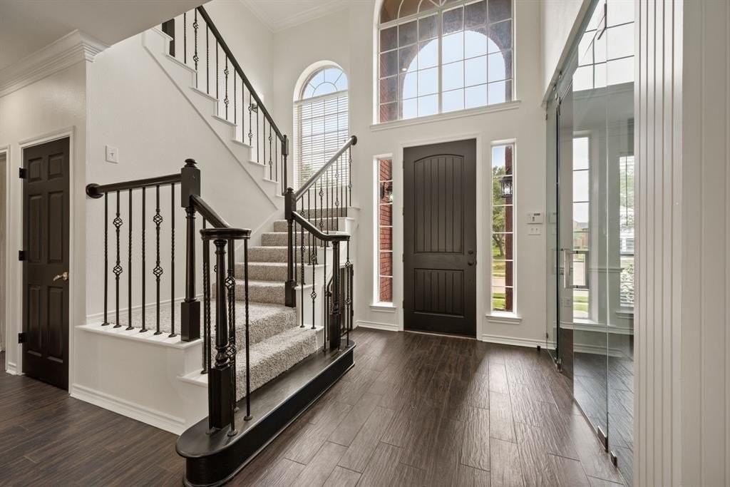 2101 Tarrant Lane - Photo 4 of 30