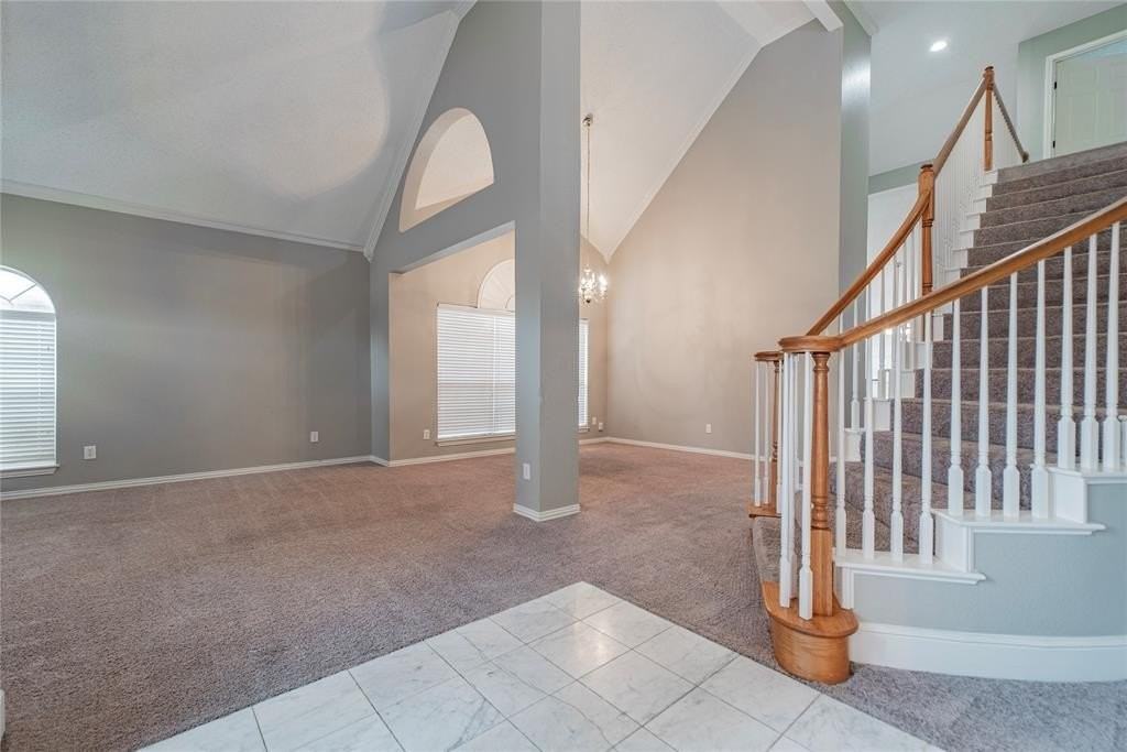 112 Midcrest Drive - Photo 4 of 37