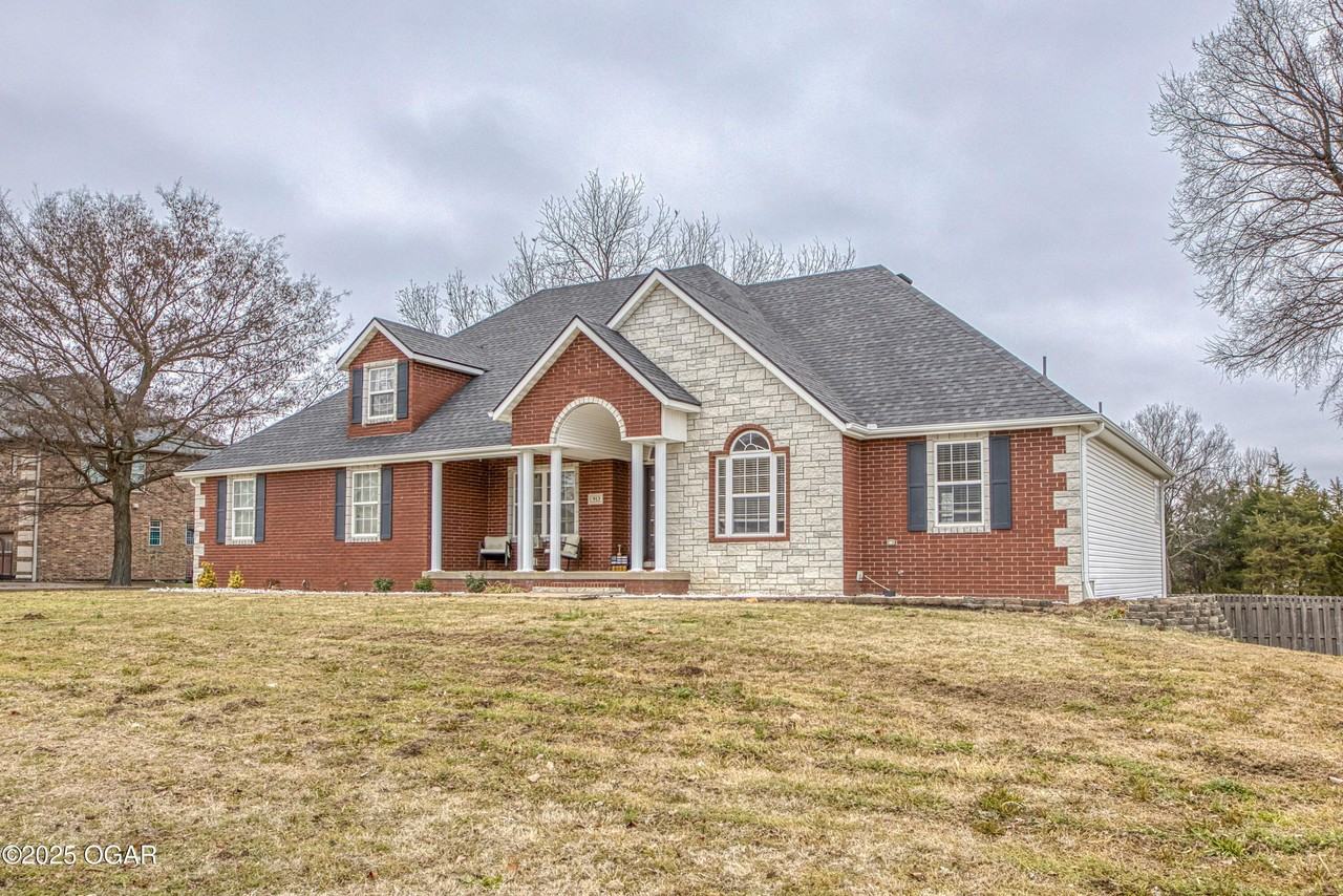 913 West Briarbrook Lane - Photo 2 of 46