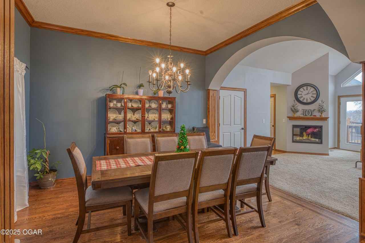 913 West Briarbrook Lane - Photo 3 of 46