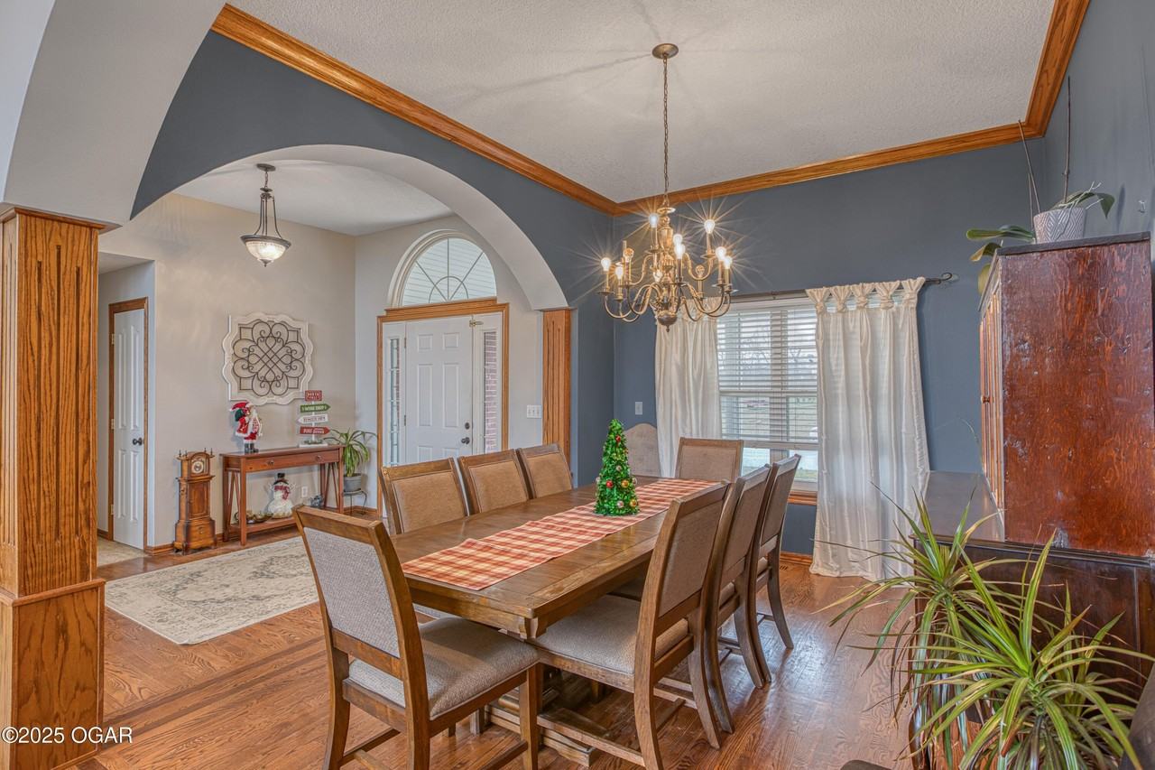 913 West Briarbrook Lane - Photo 5 of 46