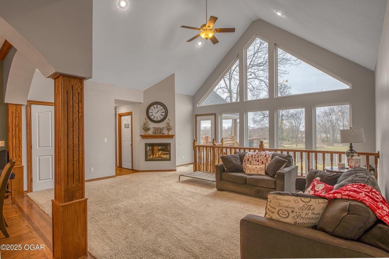 913 West Briarbrook Lane - Photo 6 of 46