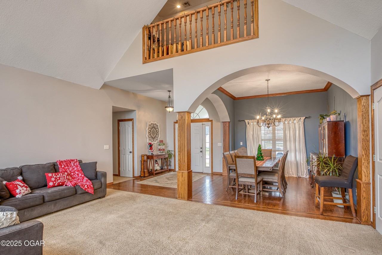 913 West Briarbrook Lane - Photo 7 of 46