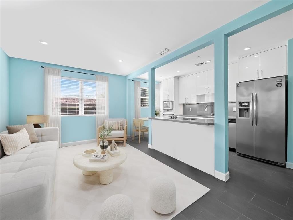 2591 Northeast 55th Court #102 - Photo 5 of 12