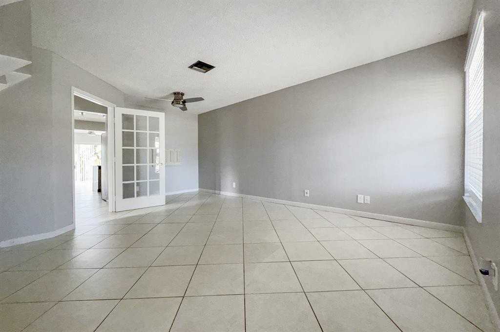 2857 Northeast 2nd Avenue - Photo 3 of 26