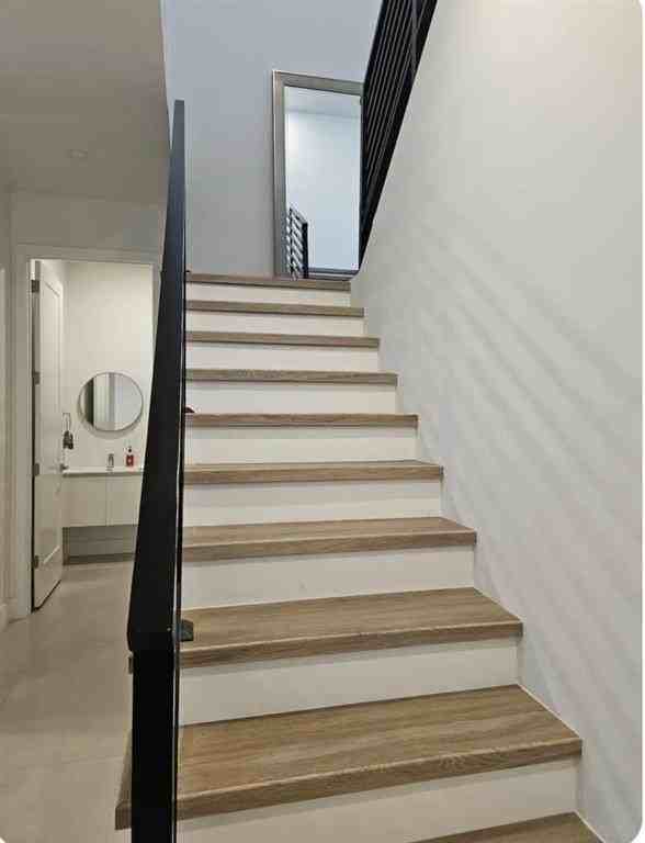 2275 Southeast 7th Street - Photo 4 of 14