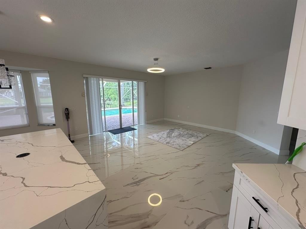 12763 Hyland Circle - Photo 5 of 10