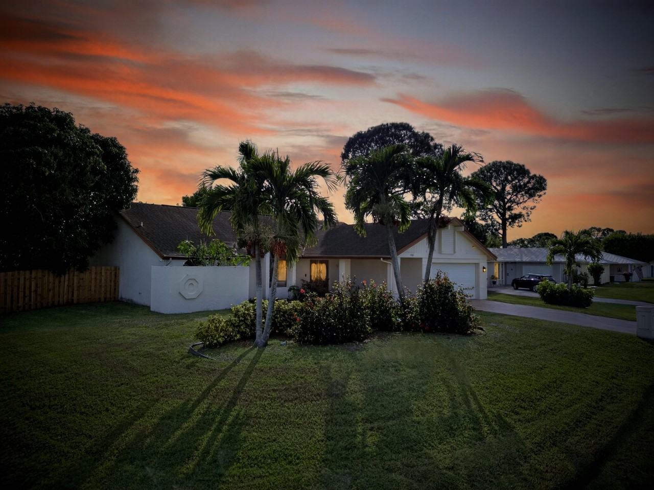 566 Southeast Damask Avenue - Photo 2 of 30