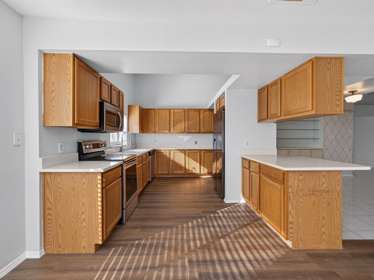 566 Southeast Damask Avenue - Photo 7 of 30