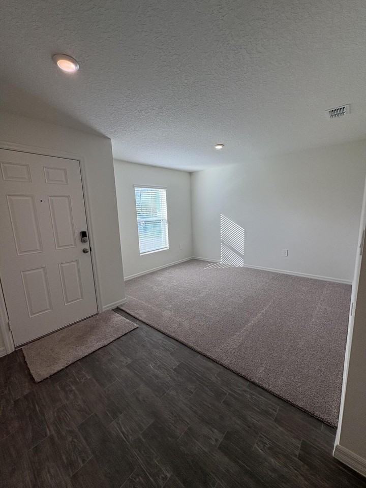 295 Crescent Street Southeast - Photo 2 of 17