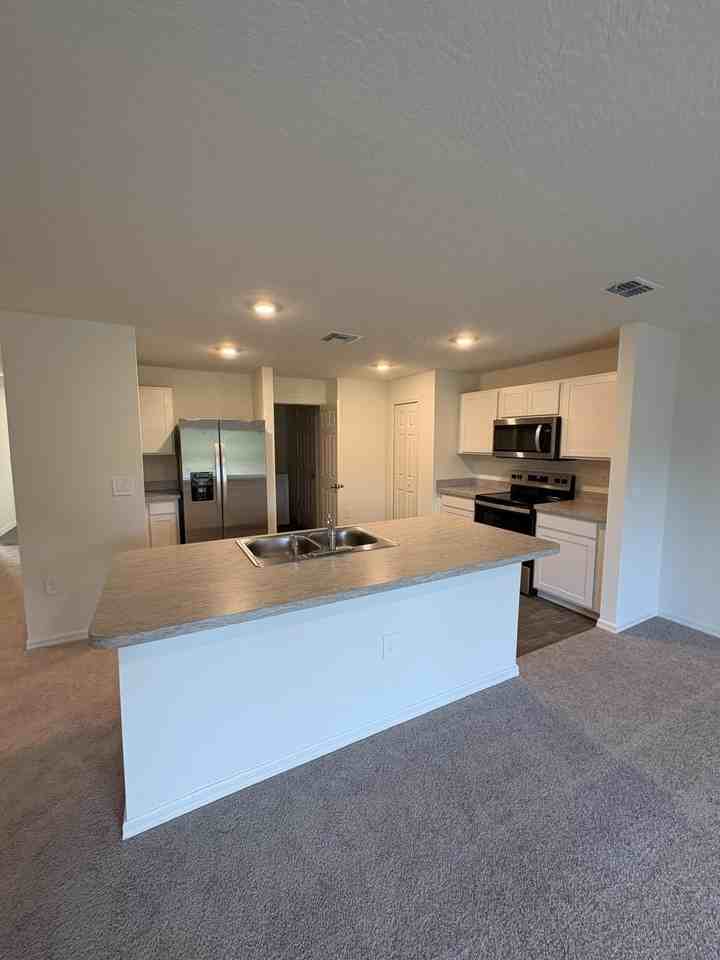 295 Crescent Street Southeast - Photo 5 of 17