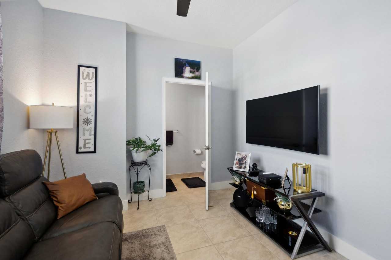 148 Southwest 7th Court - Photo 7 of 19