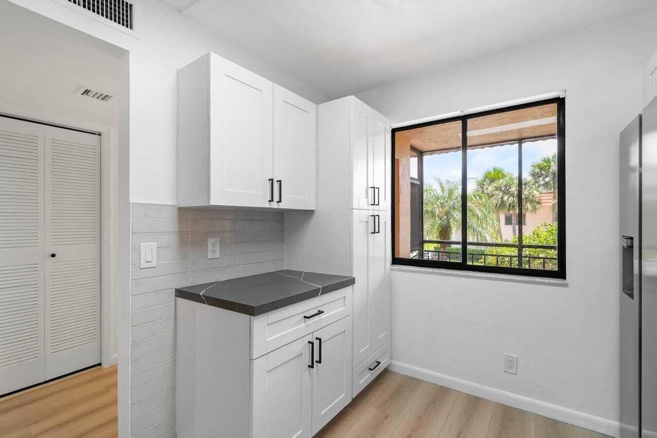 341 Lakeview Dr #203 - Photo 7 of 28