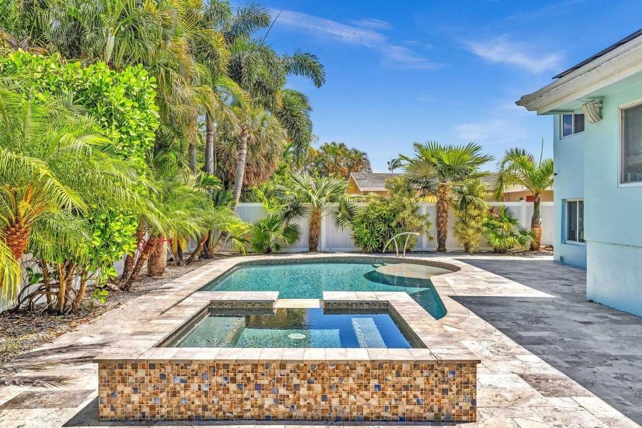 3450 Northeast 19th Avenue - Photo 3 of 50