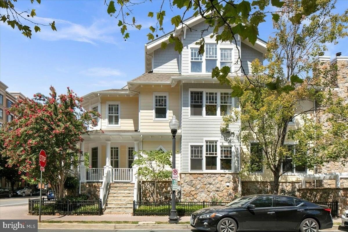 2863 11th Street North - Photo 3 of 43