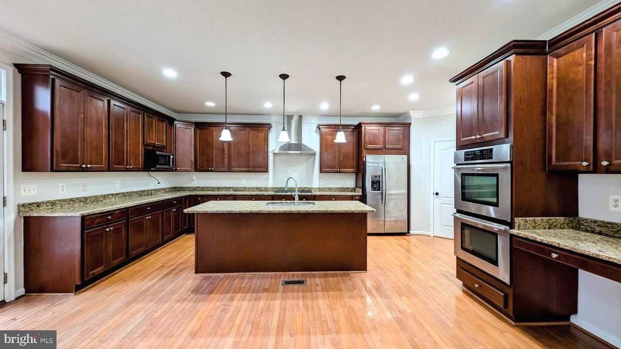 10918 Crider Court - Photo 3 of 50