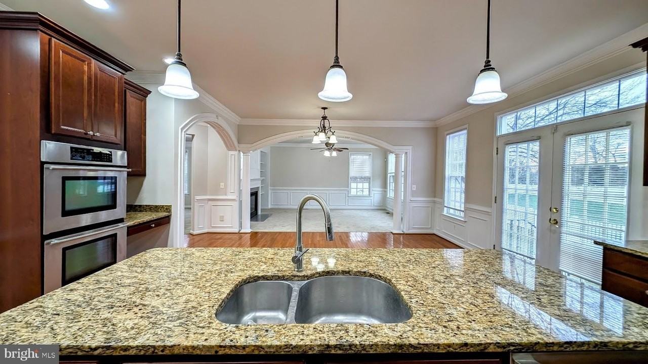 10918 Crider Court - Photo 4 of 50