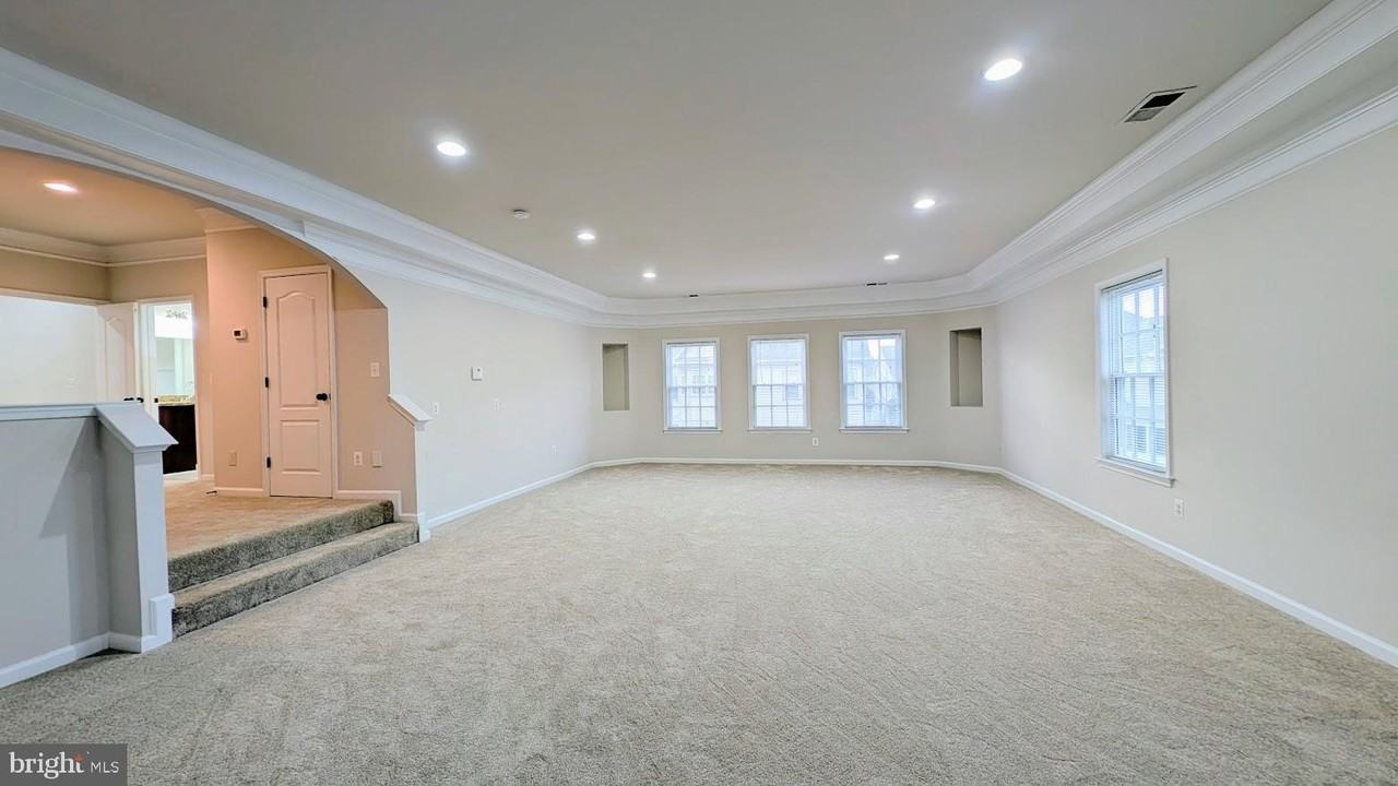 10918 Crider Court - Photo 5 of 50