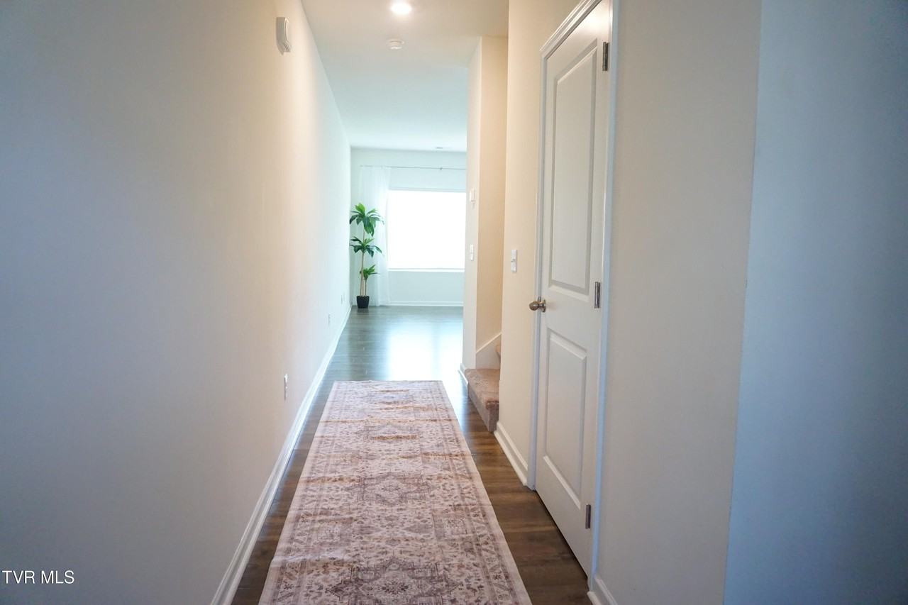 1025 Saylors Pl - Photo 3 of 24