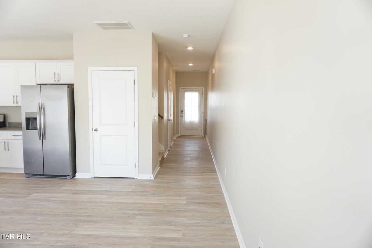 1023 Saylors Pl - Photo 3 of 15