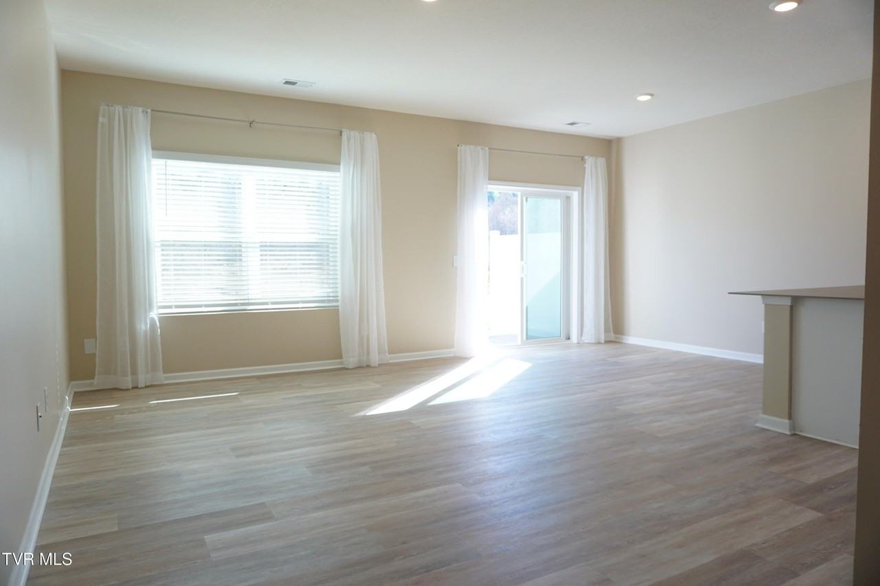 1023 Saylors Pl - Photo 4 of 15