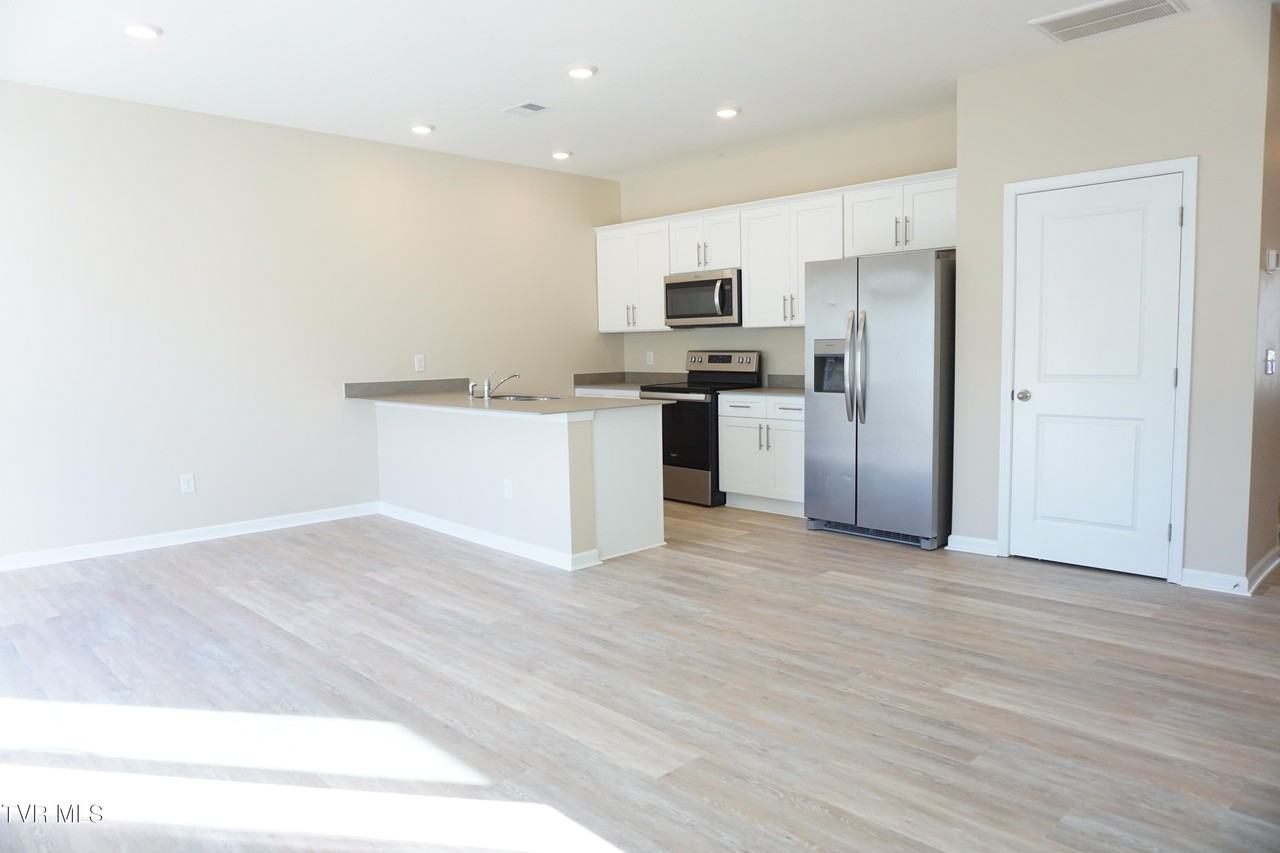 1023 Saylors Pl - Photo 5 of 15