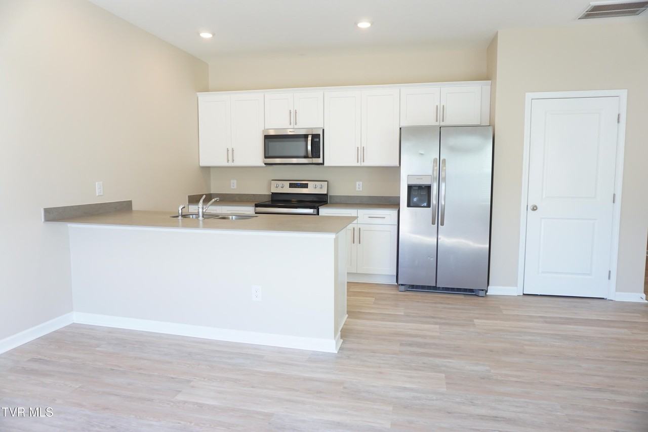 1023 Saylors Pl - Photo 6 of 15