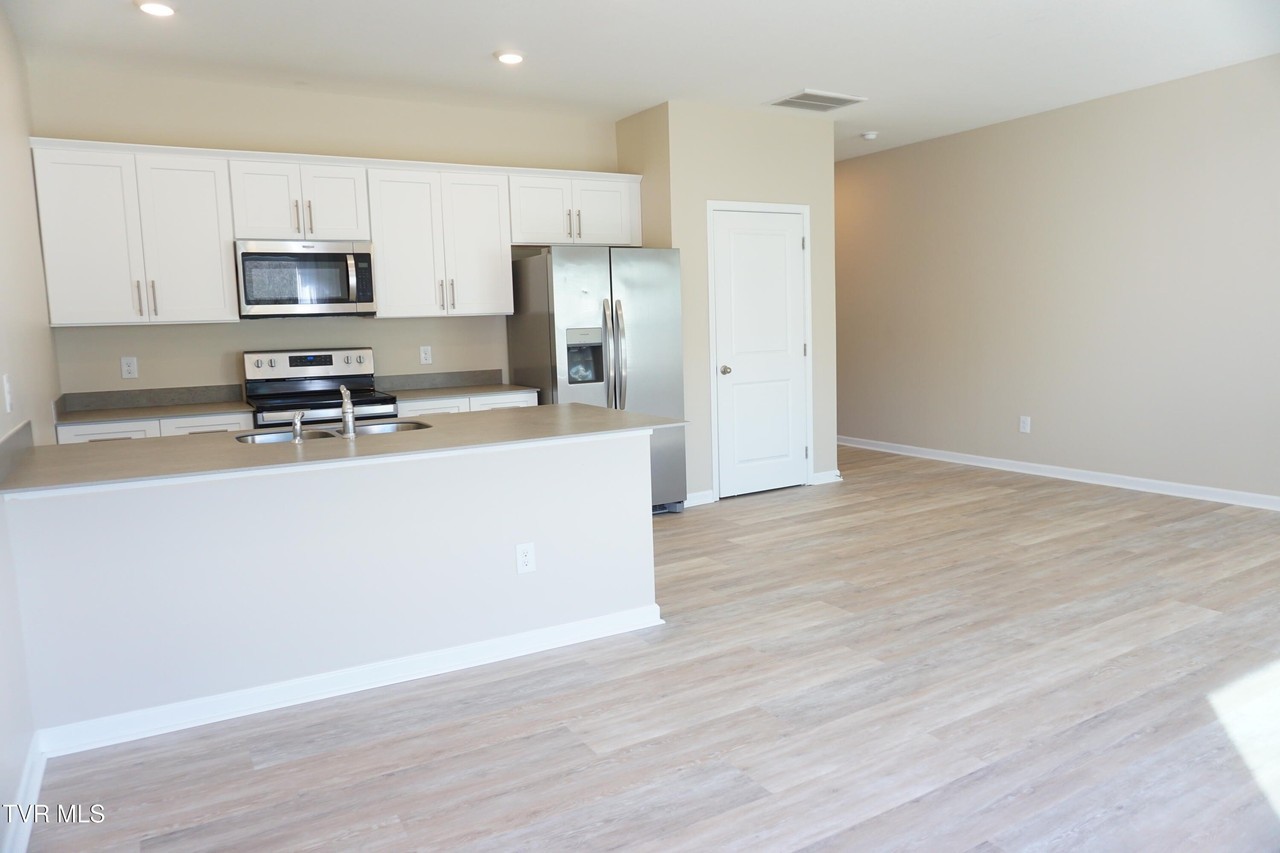 1023 Saylors Pl - Photo 7 of 15