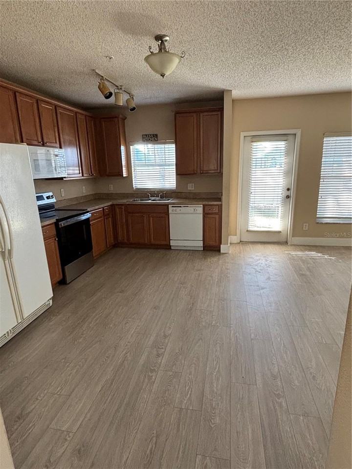 2034 Cypress Bay Boulevard - Photo 7 of 22