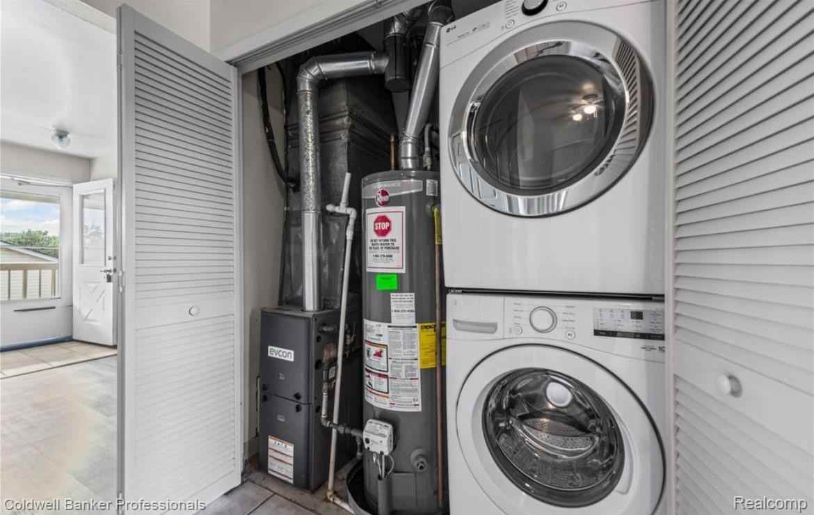 20887 Flora Street - Photo 3 of 14