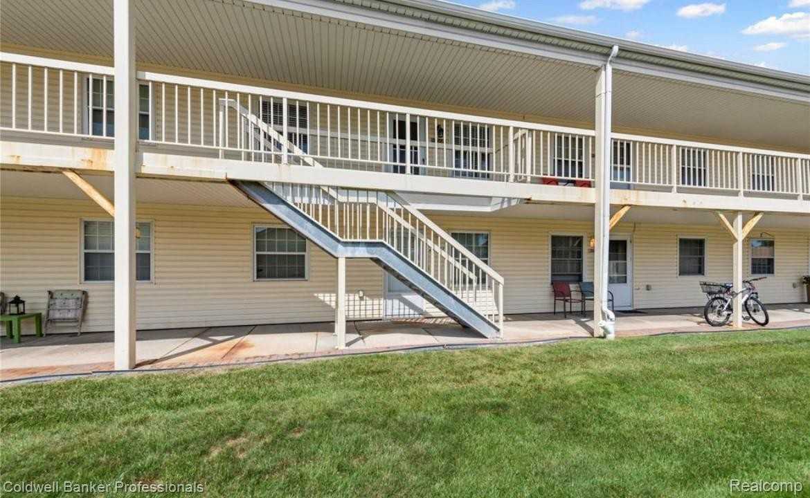 20887 Flora Street - Photo 4 of 14