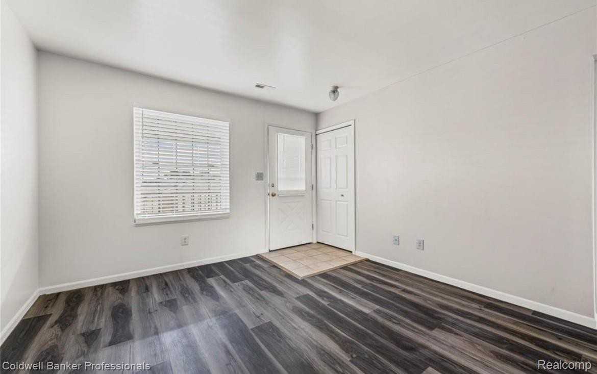 20887 Flora Street - Photo 5 of 14