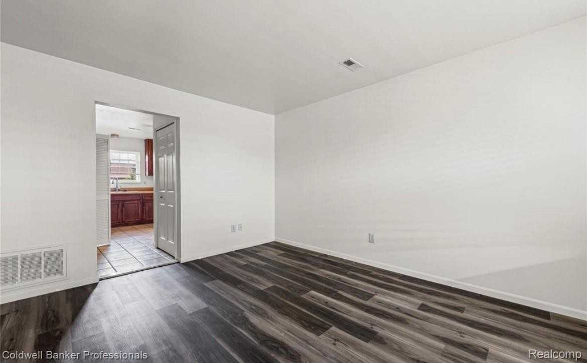 20887 Flora Street - Photo 6 of 14