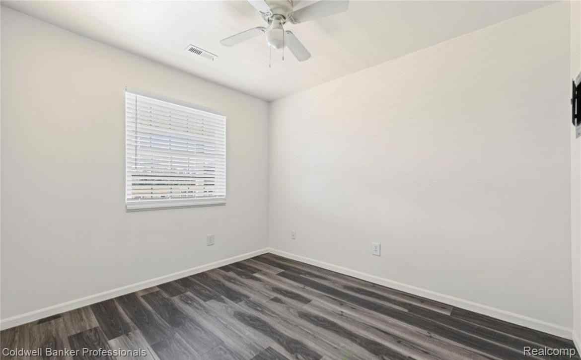 20887 Flora Street - Photo 7 of 14