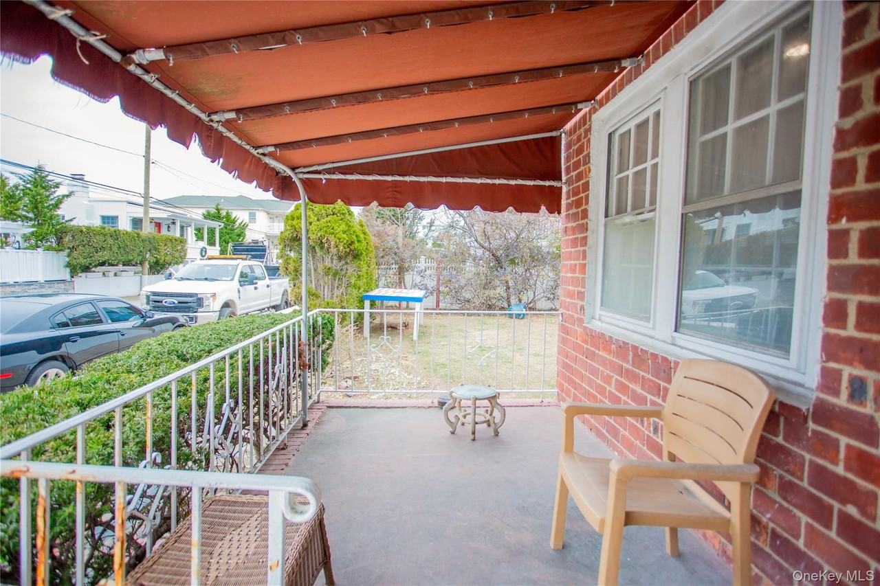 76 Clayton Ave - Photo 3 of 31