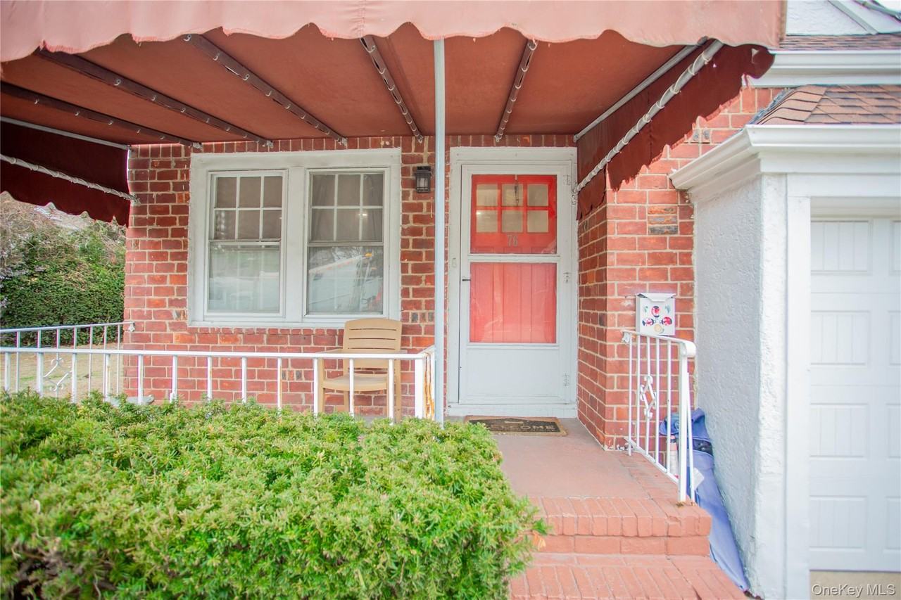 76 Clayton Ave - Photo 4 of 31