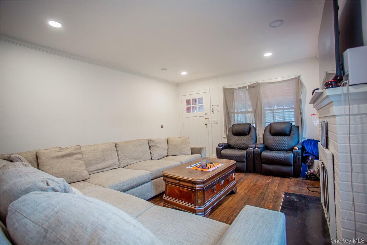 76 Clayton Ave - Photo 5 of 31