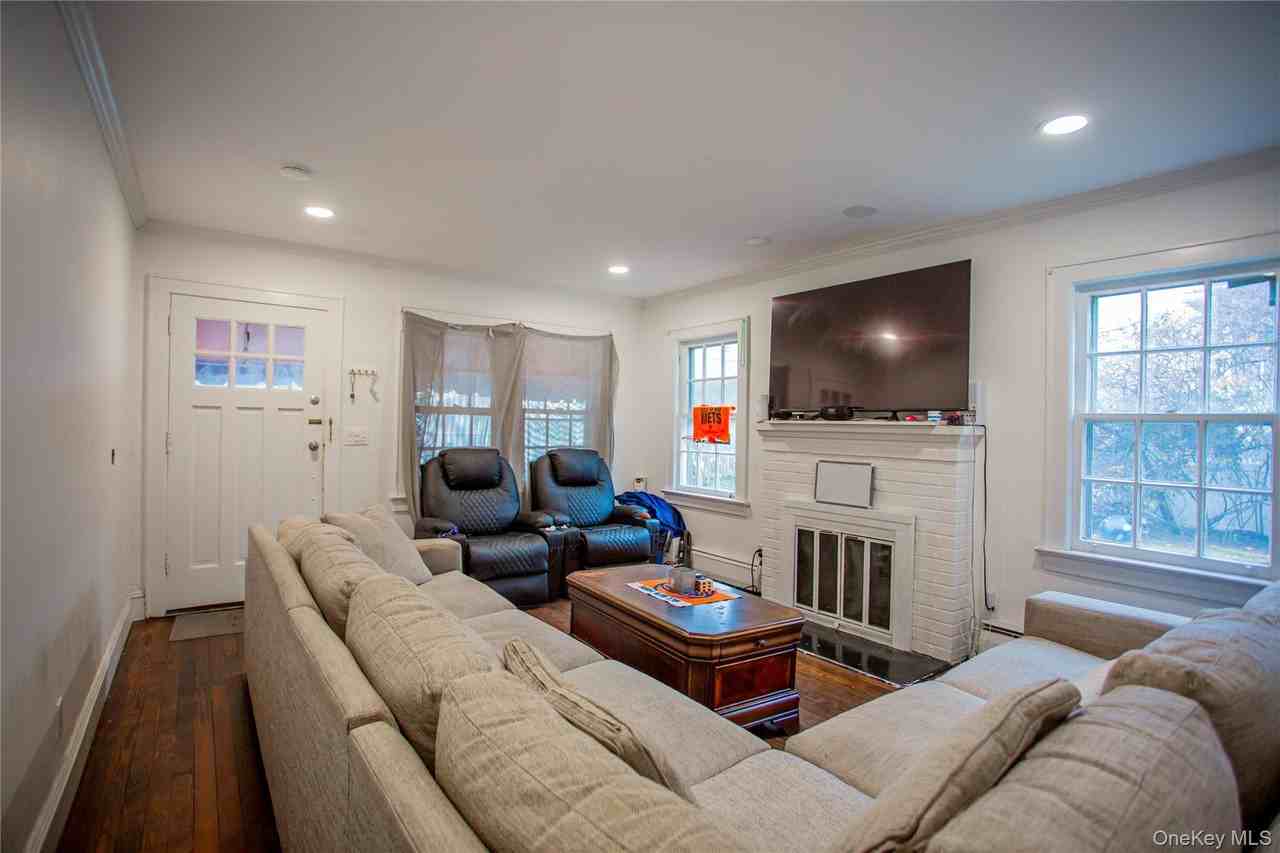 76 Clayton Ave - Photo 6 of 31