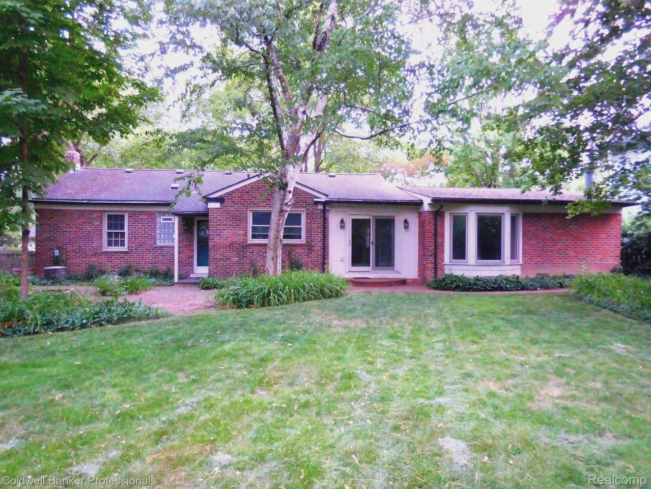 1845 Pembroke Road - Photo 4 of 19