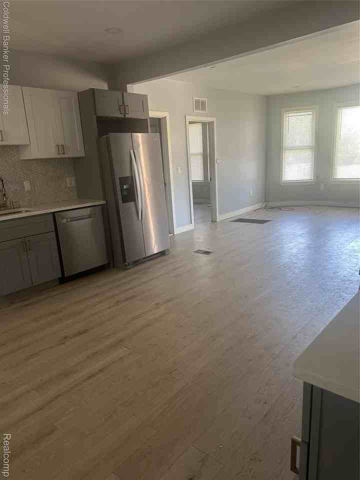 458 Alger Street - Photo 2 of 4