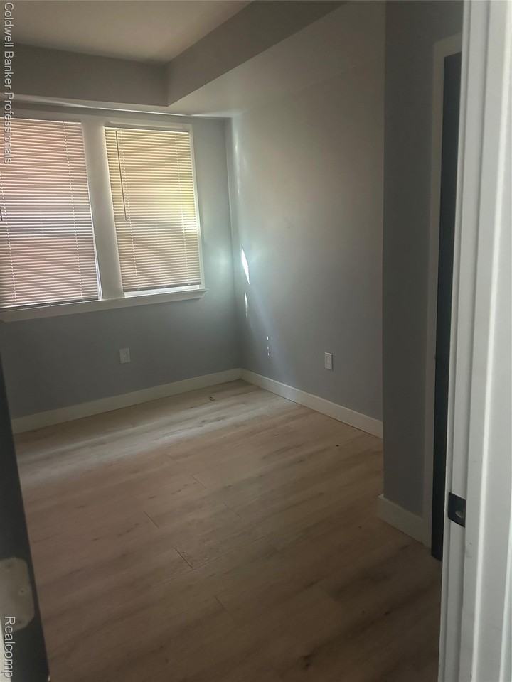 458 Alger Street - Photo 3 of 4