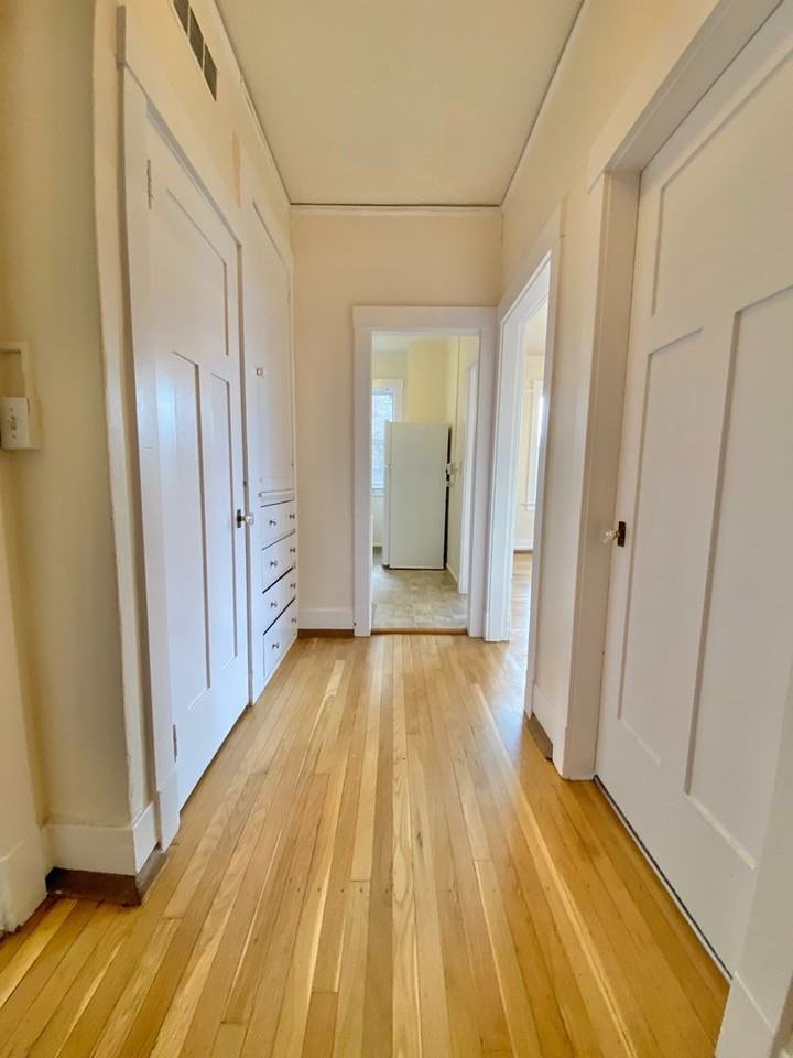 St Florence Apartments - Photo 3 of 50