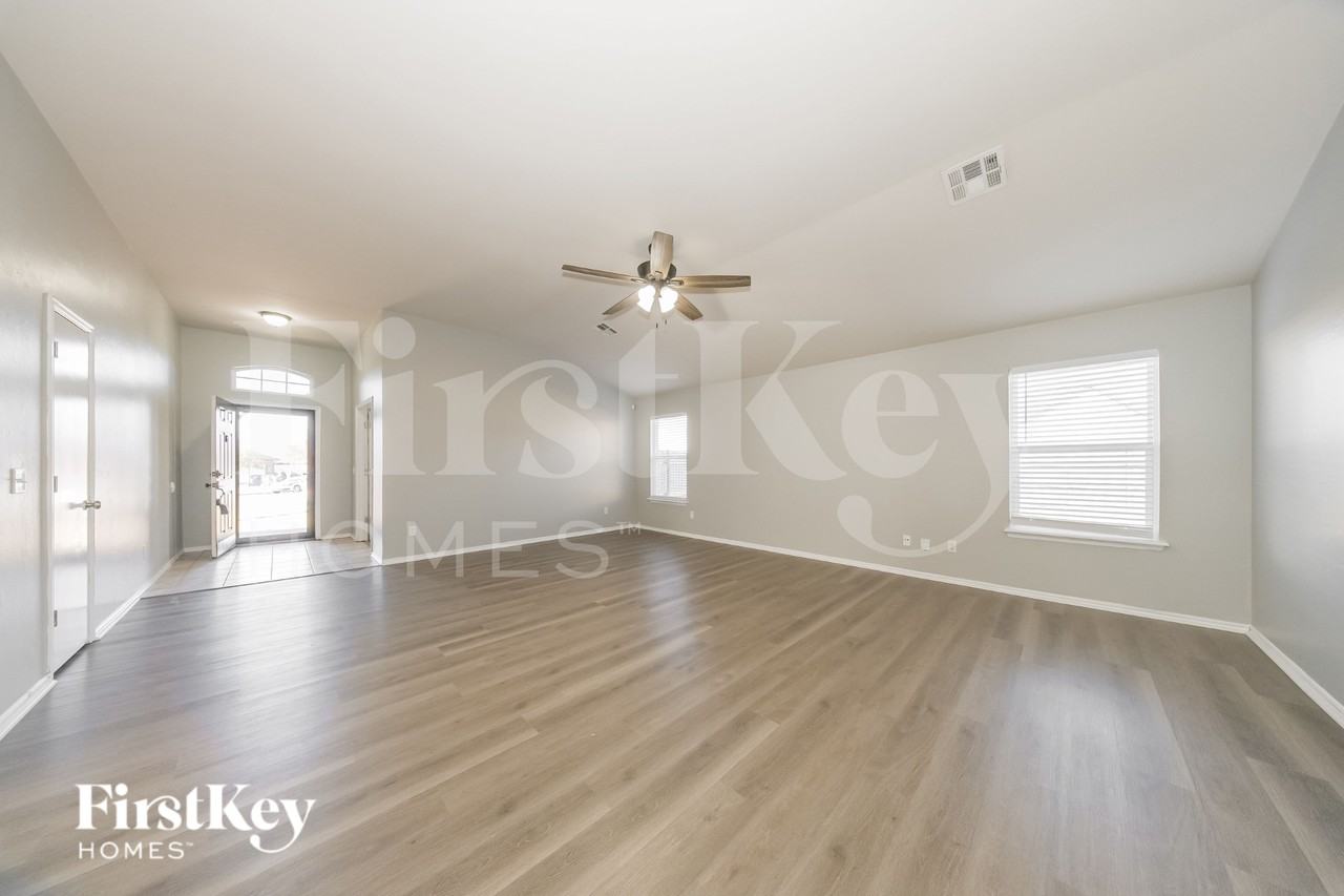 3105 Sw 104th Ter - Photo 2 of 19