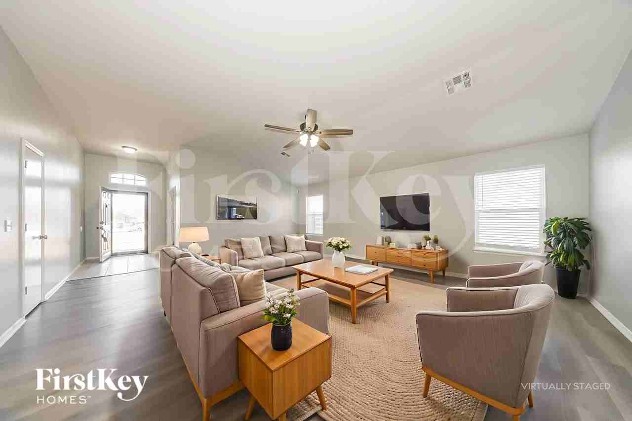 3105 Sw 104th Ter - Photo 3 of 19