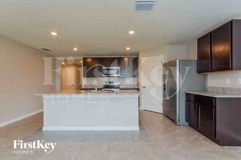 8549 Triumph Circle - Photo 5 of 15