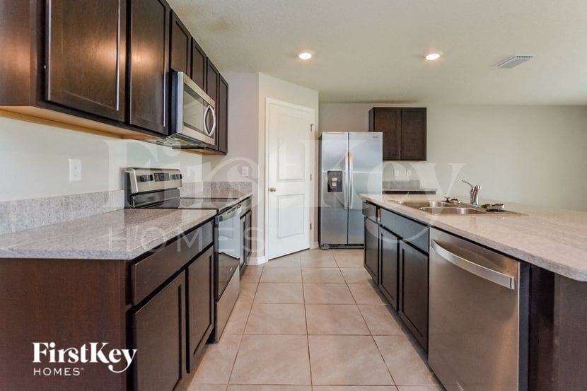 8549 Triumph Circle - Photo 6 of 15