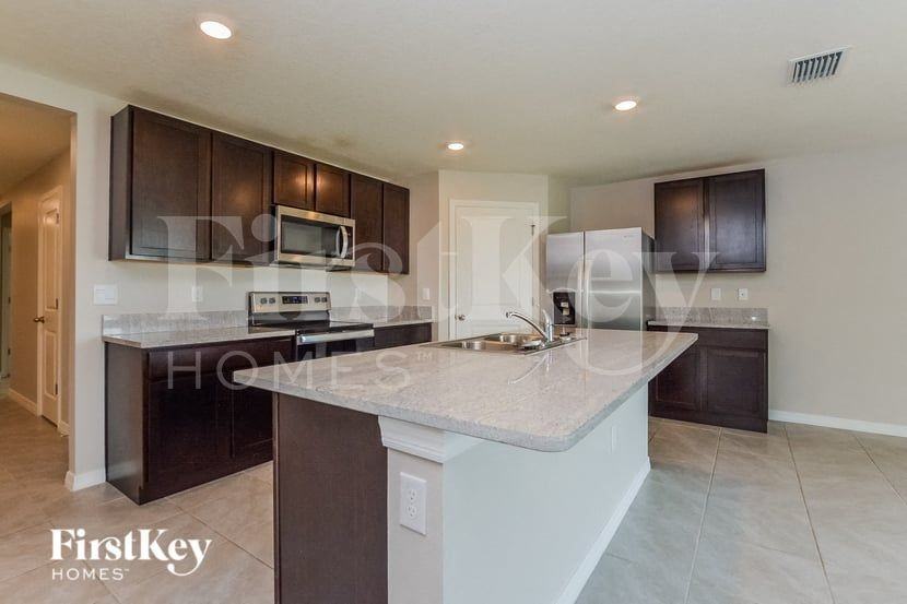 8549 Triumph Circle - Photo 7 of 15